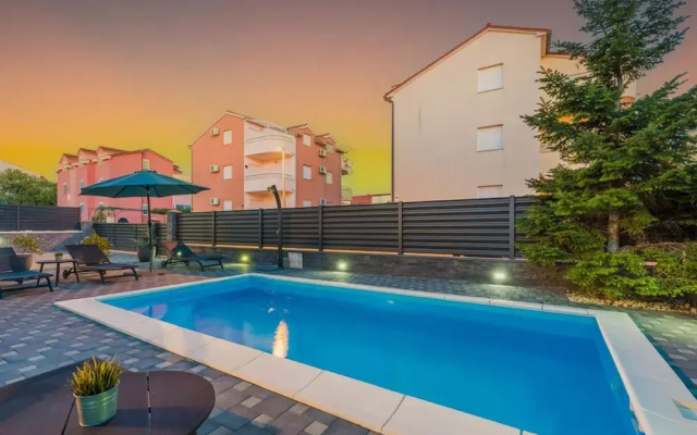 Villa S