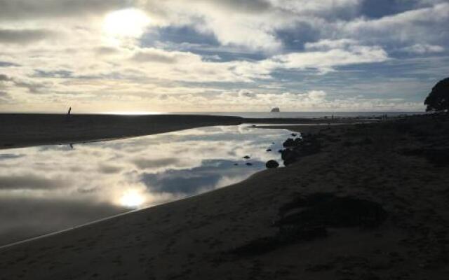 Hot Water Beach Bure Wera