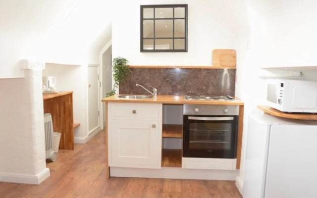 Beautiful 1-bed Apartment Situated in a Mansion