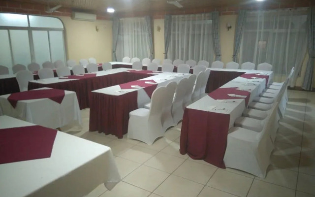 Le Savanna Country Lodge And Hotel