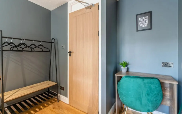 Upscale 2 Bed & Bath Flat in Newport