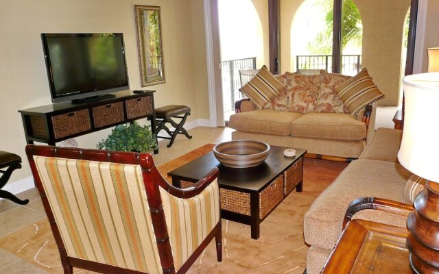 Luxurious Esplanade Condo Overlooking bay