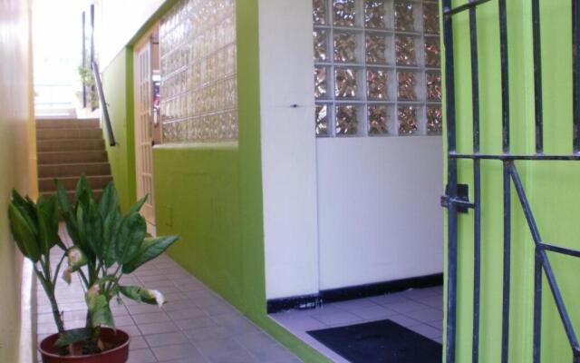 Pineapple Court Hotel