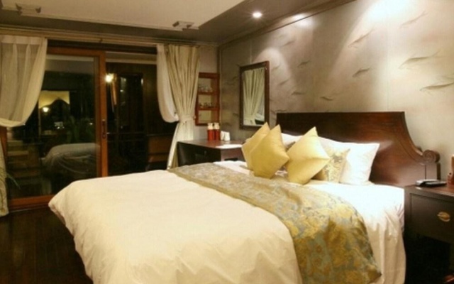 Violet Junk – Guest Rooms – Ha Long