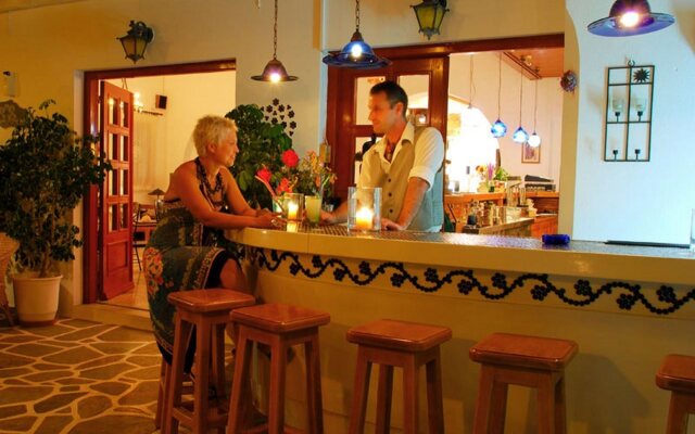 Kamari Hotel