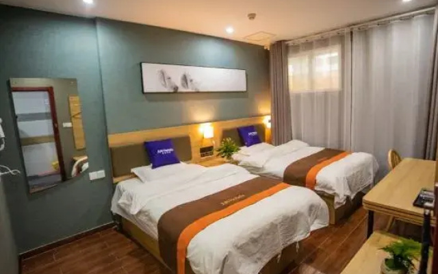 Junyi Chain Hotel (Nanjing South Railway Station Hongyun Avenue Subway Station)