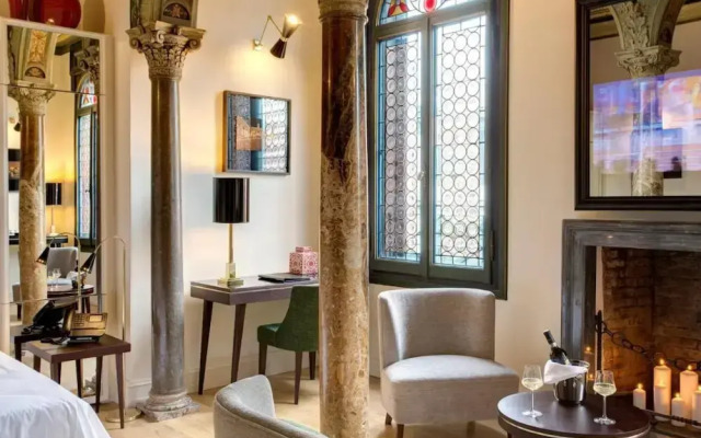 Roof Suite Rome Suitable for 6 Persons