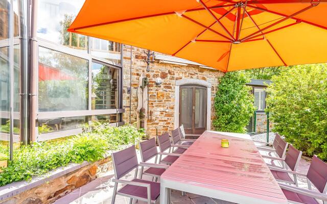 Plush Villa in La Roche-en-ardenne With Swimming Pool