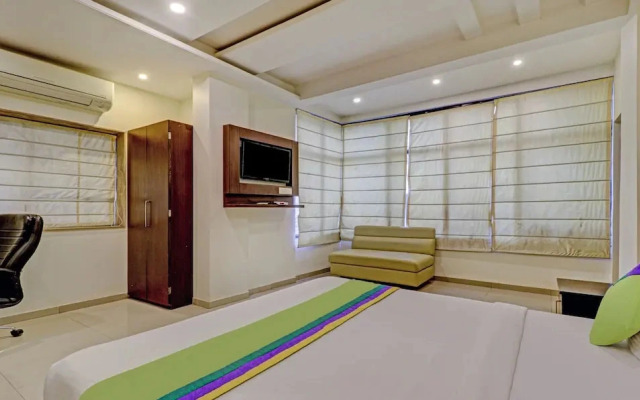 Treebo Trend Loharkar's Family Hotel