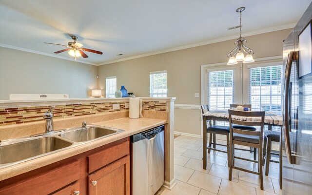 Charming Greensboro Townhouse With Back Patio!