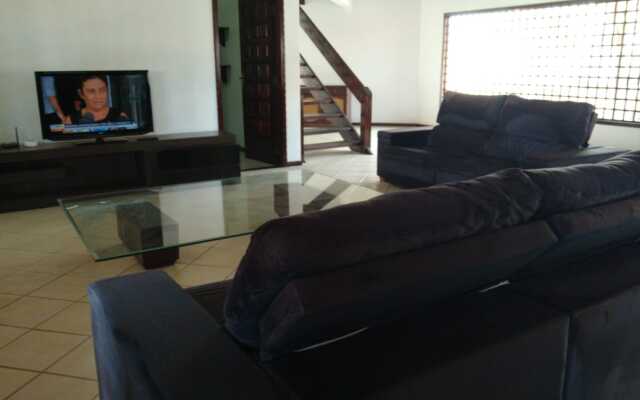 Kiwi Pousada & Lounge