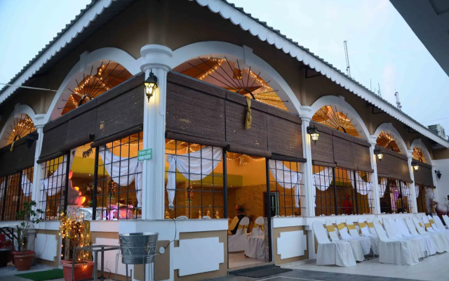 OYO 5332 Hotel Parnil Palace 1
