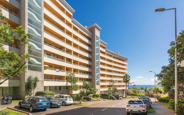 Apartment With Pool, Ajuda IV