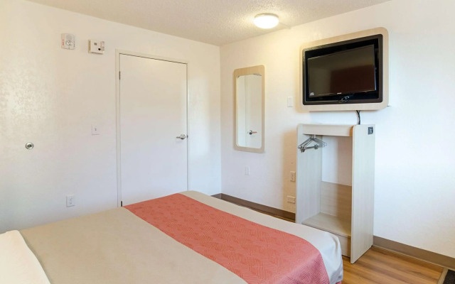 Motel 6 Denver, CO – Downtown
