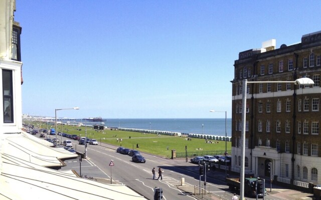 Brighton Getaways-Beach View