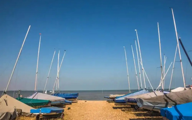 Beautiful 2-bed Holiday Home