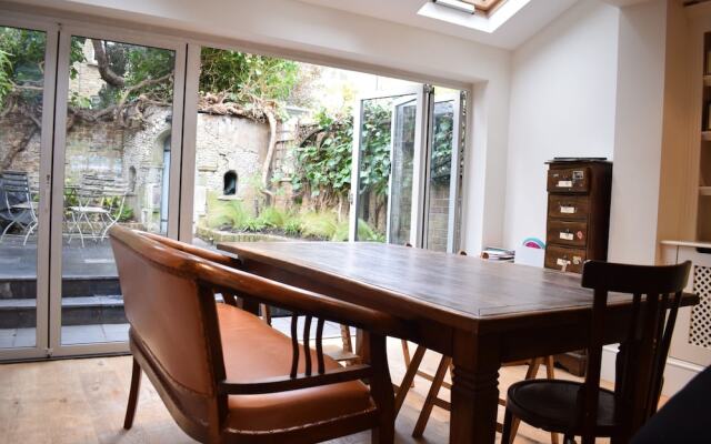 4 Bedroom Family House in Shepherd's Bush