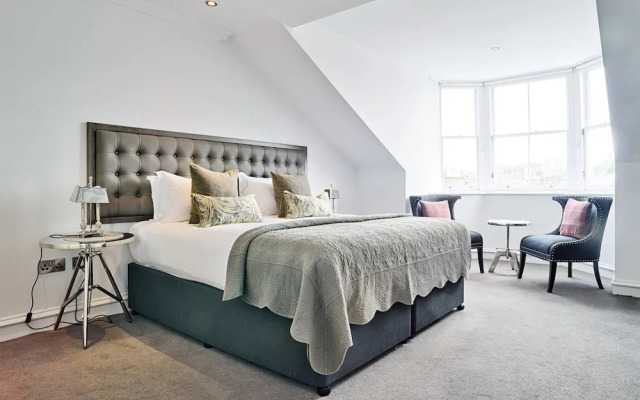 JOIVY Luxury George Street Apartments: Castle Suite