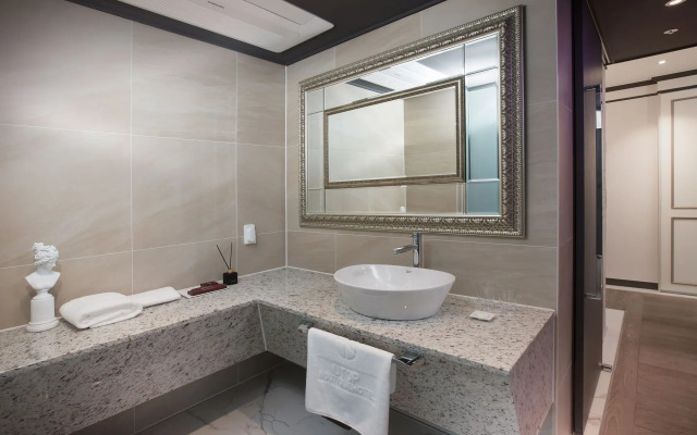 UTOP Boutique Hotel & Residence