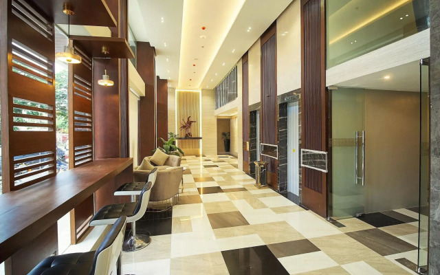J7 Plaza Hotel