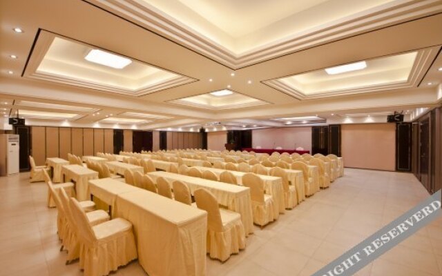 Super 8 by Wyndham Fuzhou New West Passenger Station Univ.