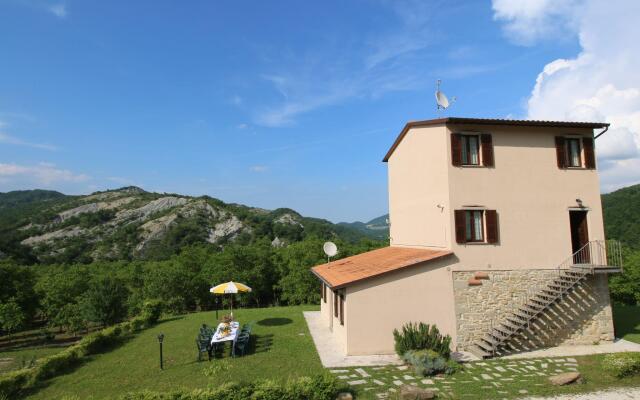 Apartment in Marche With Pool & Terrace