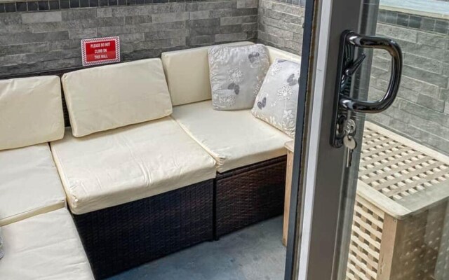 Remarkable Seaside Apartment - Sleeps 4