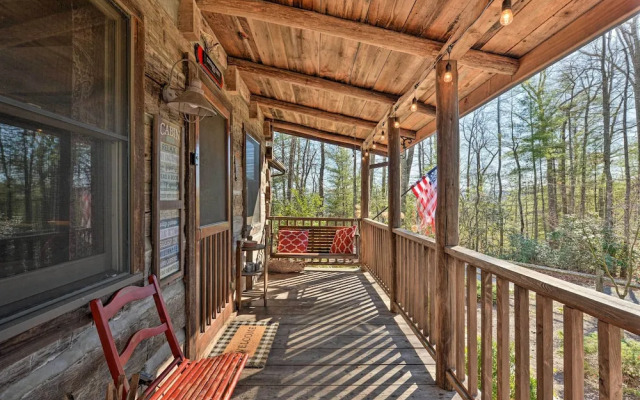 Cabin Near Boone w/ Hot Tub & Mountain Views