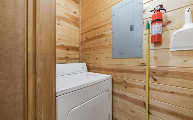 The Honeysuckle 2 Bedroom Cabin by Redawning
