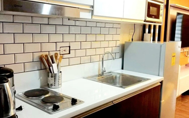 Air Residence Makati Elegant Design WiFi