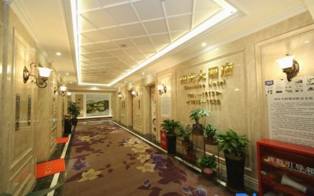 Sunshine Hotel (Chongqing Shapingba West Station)