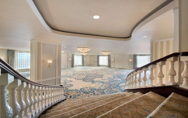 Hilton Orrington / Evanston