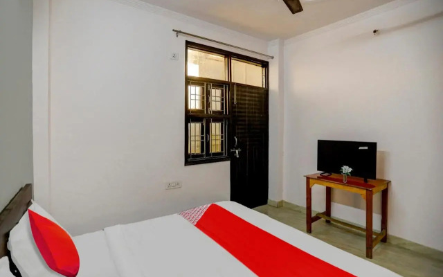 Oyo Flagship 703376 Mk Residency
