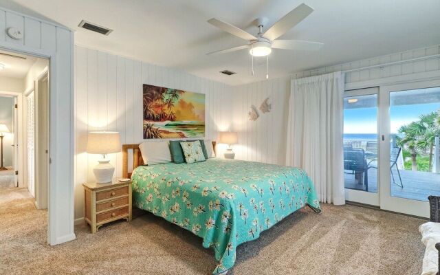 Dog Friendly Oceanfront Beach House by RedAwning