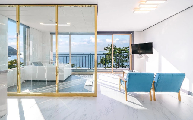 Yeosu Fisterra Spa Poolvilla
