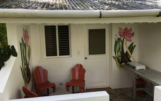 Caribbean Living Beach Club & Hostel