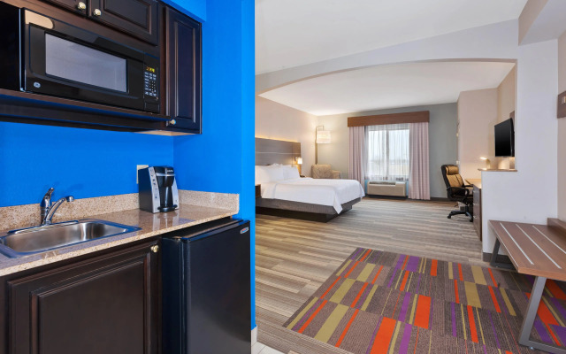 Holiday Inn Express & Suites Warminster - Horsham by IHG