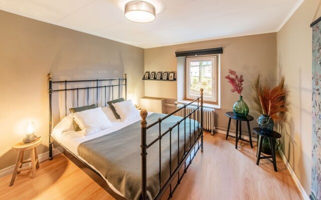 Beautiful Group House With Large Garden