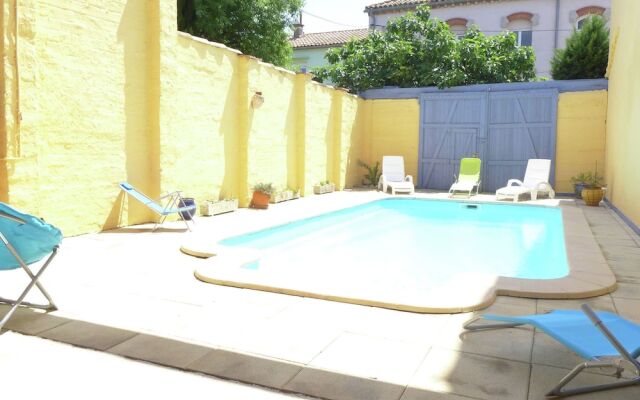 Lovely Holiday Home in Sainte-Valiere with Swimming Pool