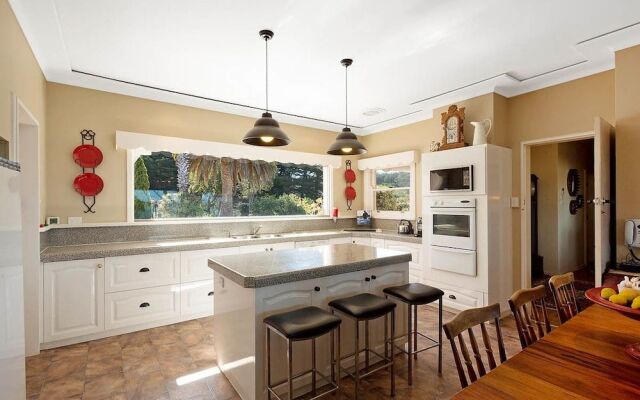 Char-ree-leera Luxury Retreat