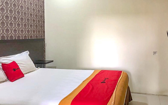 RedDoorz Syariah near Graha Pena