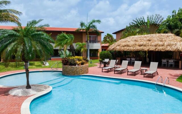 2br2 5BA Townhouse w Pool 3min Walk 2 Eaglebeach