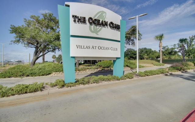 Beachfront Biloxi Condo: Balcony & Community Perks