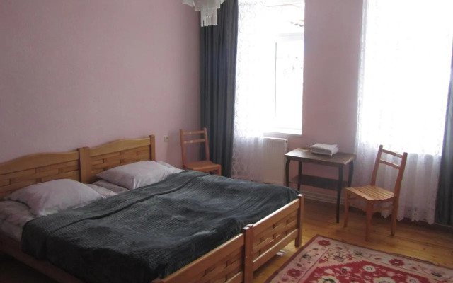 Lela Rezo Guesthouse