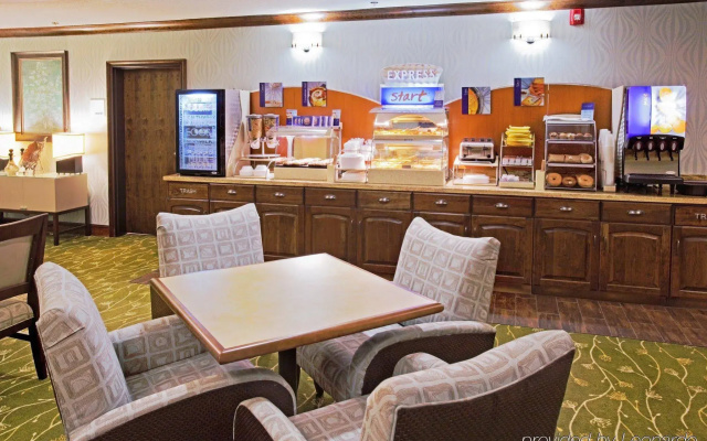 Holiday Inn Express & Suites Logan by IHG