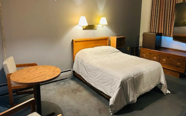 Capital O Swan Inn Comstock Park