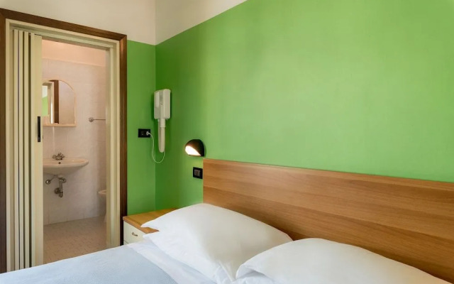 Sunflower Surf Youth Hotel