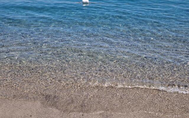 Nina's House 3 , a 300 Metri Dal Mare