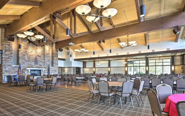 Pet-friendly Pocono Lake Cabin w/ Community Pool!