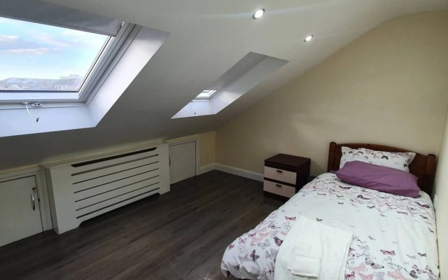 Lovely 5-bed House in Essex